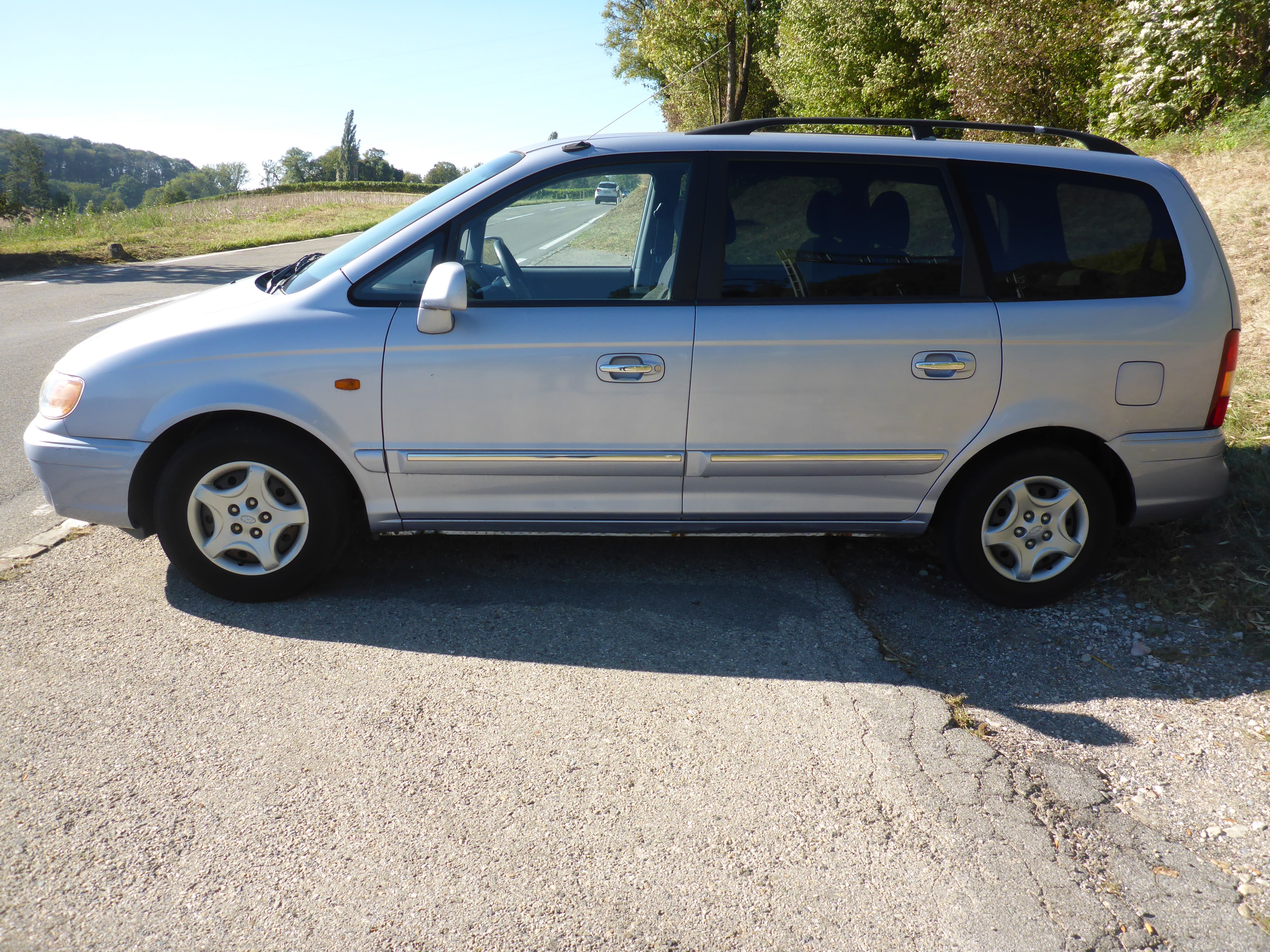 Hyundai Trajet 2.0  - Image 2