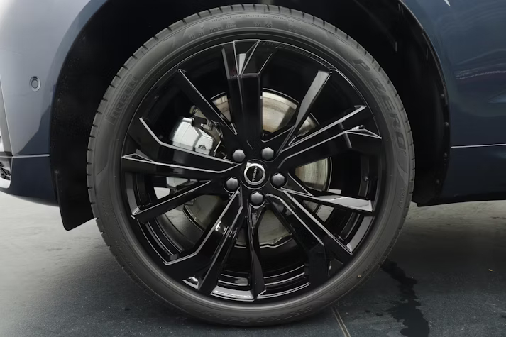 VOLVO XC60 2.0 T6 TE Plus Dark eAWD - Image 2