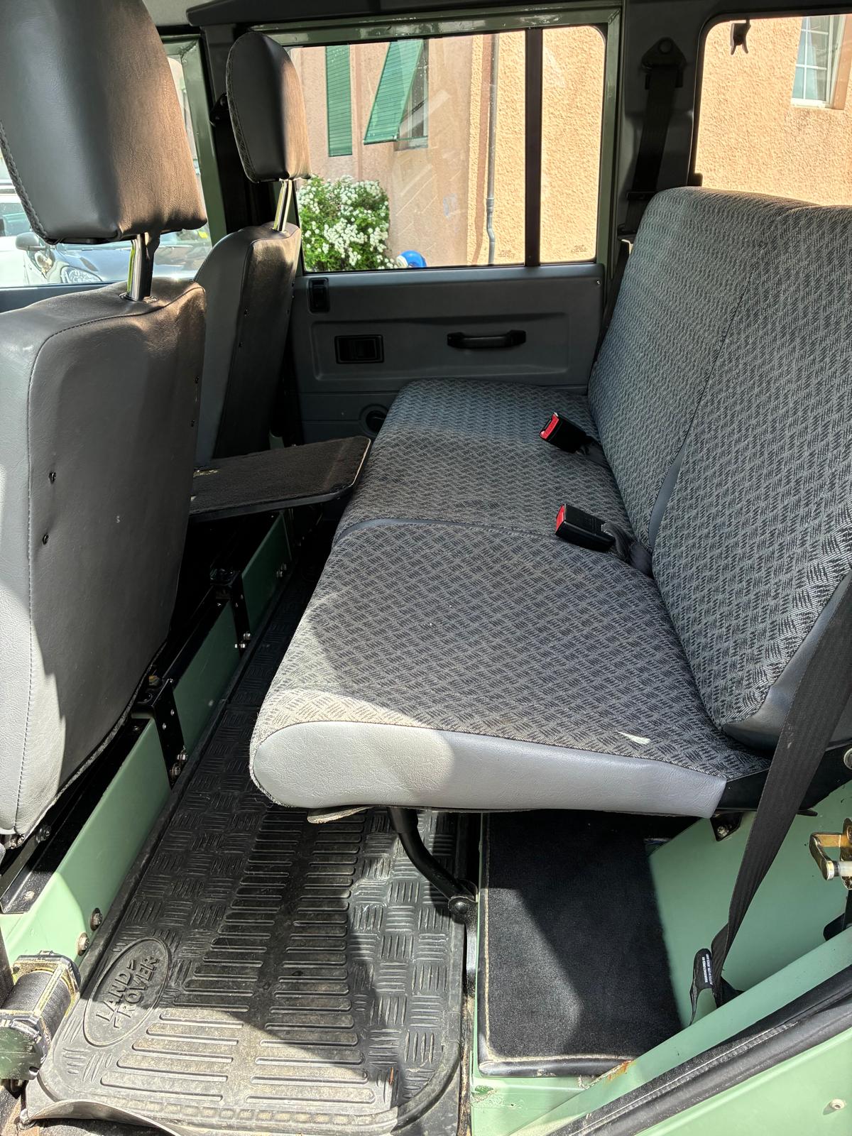 Land Rover Defender 110 300 TDI - Image 4