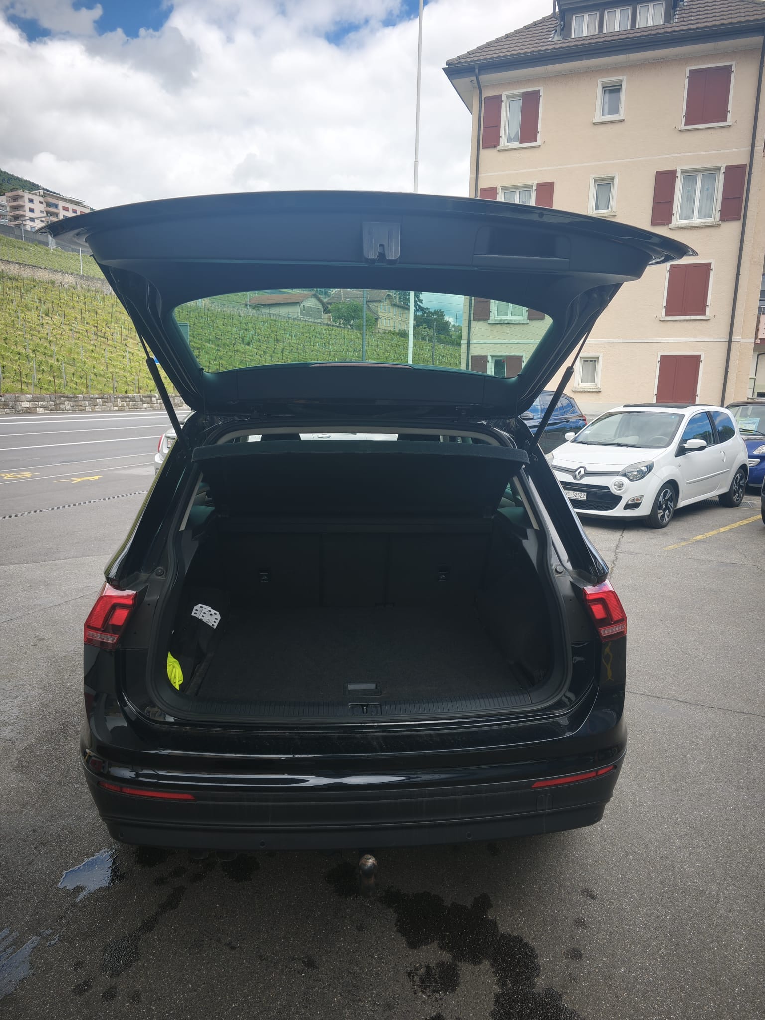 VW Tiguan 2.0 TDI SCR TRENDLINE 4Motion DSG - Image 5