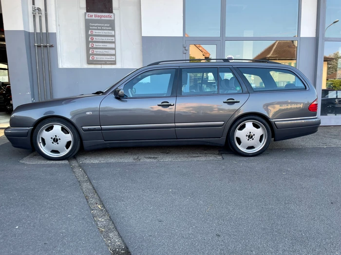 MERCEDES-BENZ E 55 AMG Avantgarde Automatic - Break - Image 1