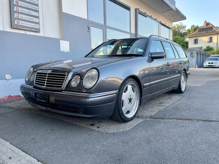 MERCEDES-BENZ E 55 AMG Avantgarde Automatic - Break - Image 3