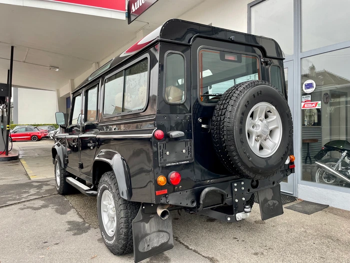 LAND ROVER Defender 110 SW 2.5 Td5 BLACK EDITION 30/40 - 9 Places - Image 1