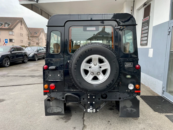 LAND ROVER Defender 110 SW 2.5 Td5 BLACK EDITION 30/40 - 9 Places - Image 2