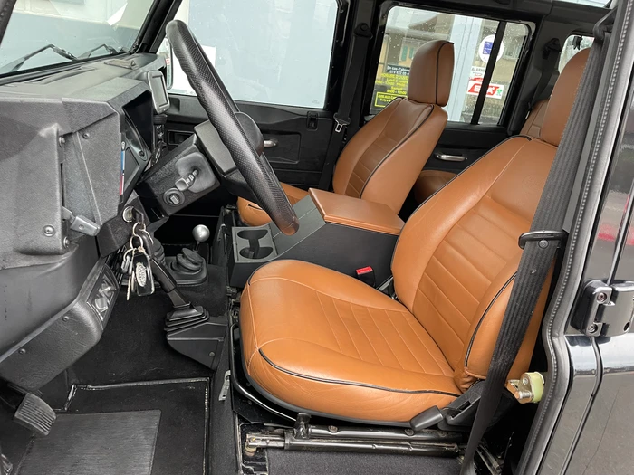 LAND ROVER Defender 110 SW 2.5 Td5 BLACK EDITION 30/40 - 9 Places - Image 4